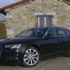 La elegancia de este gran ‘premium’ de Audi A4 Avant no dejó indiferente a los vecinos de Cernégula hasta donde nos desplazamos para probarlo.-HÉCTOR FUSTEL