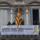 Balcón de la sede de la Generalitat, en la plaza Sant Jaume de Barcelona.-EFE / QUIQUE GARCÍA