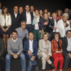 El candidado posa con los integrantes de su lista y con Patxi López.-SANTI OTERO