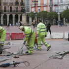 La reparación de adoquines en la Plaza Mayor no se repetirá se si afronta la renovación del pavimento-RAÚL G. OCHOA
