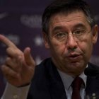El presidente del Barça, Josep Maria Bartomeu, en una rueda de prensa.-Foto: JORDI COTRINA