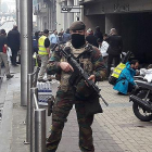 Ascienden a 20 los fallecidos en el atentado en el metro de Bruselas.-