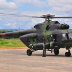 Un helicóptero de los equipos de rescate indonesio.-Foto: AFP / INDRAYADI THAMRIN