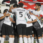Los jugadores del Burgos CF celebran un gol.-SANTI OTERO