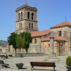 La plaza y la Iglesia Parroquial de San Pedro son el centro neurálgico de Barbadillo del Mercado.-ECB
