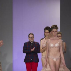 La empresa Confitex, especializada en el diseño de la ropa interior para gente con problemas de vejiga, durante la pasarela de la Semana de la Moda de Nueva Zelanda.-MICHAEL NG