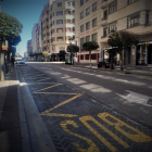 La calle Vitoria, en pleno centro de Burgos, completamente vacía a las 13:00h de hoy sábado. S. L. C.