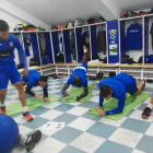 El Melilla, en su vestuario.-TWITTER / UD MELILLA