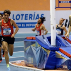 Adel Mechaal, el pasado sábado, camino de ganar el título español de 3.000 metros en Valencia.-EFE