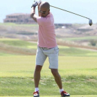 Pep Guardiola juega a golf durante unas vacaciones en Italia, en el 2011.-EL PERIÓDICO