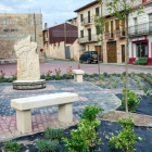 El monumento al resinero se encuentra situado en el centro de la localidad.-RAÚL PEÑARANDA