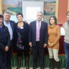 Ramos (segundo por la izquierda) y Delgado (centro) con la nueva ejecutiva.-UPA