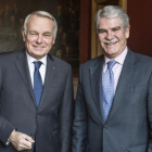 El ministro de Exteriores francés, Jean-Marc Ayrault (izquierda), con su homólogo español, Alfonso Dastis, en París.-EFE / CHRISTOPHE PETIT TESSON