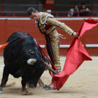 El sevillano Daniel Luque cortó tres orejas en la apertura del ciclo.-ALBERTO CALVO
