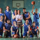 Fotograma de Campeones, que se ha colocado en el número uno de la taquilla-EL PERIÓDICO