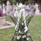 Ofrenda floral del PP a las víctimas del Covid en el cementerio de San José. ECB
