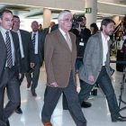 Daniel Osàcar, arropado por Jordi Turull y Oriol Pujol, a su llegada a la Ciutat de la Justícia en su citación como imputado por el 'caso Palau' en una foto de archivo.-JULIO CARBÓ