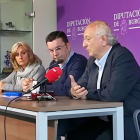 Enma Maestu y Jorge Mínguez escuchan la intervención del doctor Mateos.-M. M.