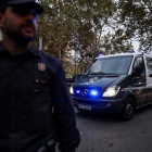 Dos detenidos en Tarragona por mensajes de odio contra la Policia y la Guardia Civil el 1-O.-EMILIO NARANJO (EFE)