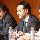 Jesús Martínez, Félix Sancho y NachoMartínez, directivos delCBMiraflores, durante una acto del club.-RAÚL OCHOA