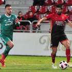 Kijera conduce el balón en un choque disputado en Anduva.-JOSÉ ESTEBAN EGURROLA