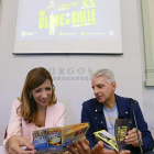 Nuria Barrio y Miguel Ángel Viera durante la rueda de prensa de presentación del XX Festival de artes ‘En clave de calle’ de Burgos.-RAÚL OCHOA