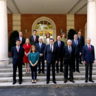 Foto oficial del nuevo Consejo de Ministros, con Méndez de Vigo al frente de Educación, este viernes, 3 de julio.-Foto: JUAN MANUEL PRATS