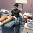 Alejandro, el día que cumplió su mayoría de edad, donando sangre.-Foto cedida por la Hermandad de Donantes de Sangre