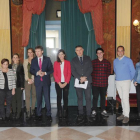 Foto de grupo de los miembros del jurado que seleccionarán el proyecto ganador entre los admitidos.-SANTI OTERO