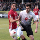 Iker Hernández regresa tras cumplir su sanción ante el Amorebieta.-SANTI OTERO