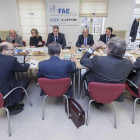 Presidentes y secretarios de distintas federaciones de empresarios se reunieron ayer en Burgos.-SANTI OTERO