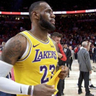 Lebron James con la camsita de los Lakers.-AP / CRAIG MITCHELLDYER