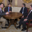 Javier Lacalle y César Rico en la reunión que mantuvieron con el presidente de la FEMP, Íñigo de la Serna.-ICAL