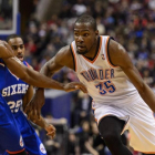 Kevin Durant en acción, en un partido de esta pasada temporada en la NBA.-HOWARD SMITH / USA TODAY SPORTS