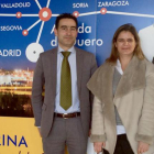 La representante de la compañía suiza con Alberto de la Calle y Jesús Arranz, consejero delegado y gerente.-ECB