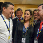 César Rico y la diputada Montse Aparicio, charlan con el chef Joan Roca en el stand de Burgos Alimenta-ECB