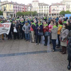 Una de las concentraciones de los sábados en la plaza mayor de Burgos para exigir una solución al Directo.-RAÚL OCHOA