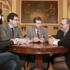 Lacalle y Foronda, en 2012, con los integrantes del Tribunal Económico Administrativo, presidido por Leoncio García.-RAÚL G. OCHOA