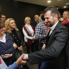 Tudanca y Gil saludan a afiliados y simpatizantes tras analizar los resultados electorales.-SANTI OTERO