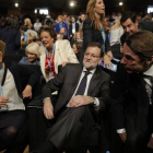 Mariano Rajoy, José Maria Aznar, Maria Dolores de Cospedal, Rita Barberá y Alicia Sánchez-Camacho al inicio de la convención del PP en Madrid.-Foto: JOSÉ LUIS ROCA