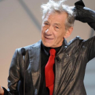 Ian McKellen, recogiendo el premio Donostia en el 2009.-AFP / RAFA RIVAS