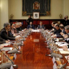 Los presidentes de los 17 tribunales superiores de justicia autonómicos, reunidos en la sede del Consejo General del Poder Judicial, ayer en Madrid.-JOSÉ LUIS ROCA