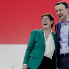 Annegret Kramp-Karrenbauer (AKK) y Paul Ziemiak, en Hamburgo.-AP / MARKUS SCHREIBER
