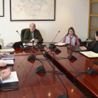 Un momento del Pleno extraordinario de ayer en Treviño, presidido por el alcalde Ernesto Arrgote-ICAL
