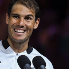 Rafael Nadal habla al público de la Rod Laver Arena.-AFP / GREG WOOD