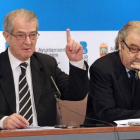 Roberto Alonso y Julián Altable, ayer, en la rueda de prensa en la que explicaron su abandono de UPyD.-ISRAEL L. MURILLO