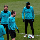 Bale, Ronaldo y Benzema, durante el entrenamiento de este viernes en Valdebebas.-RODRIGO JIMÉNEZ / EFE