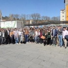 Alumnos de la Escuela de Arquitectura de la Universidad de Navarra en su visita a la Plaza Vega.-ISRAEL L. MURILLO