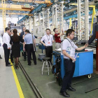 Un grupo de inversores chinos visitó ayer las instalaciones del grupo Nicolás Correa en Burgos.-RAÚL G. OCHOA