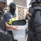 Retirada de urnas en Lleida.-RAMON GABRIEL
